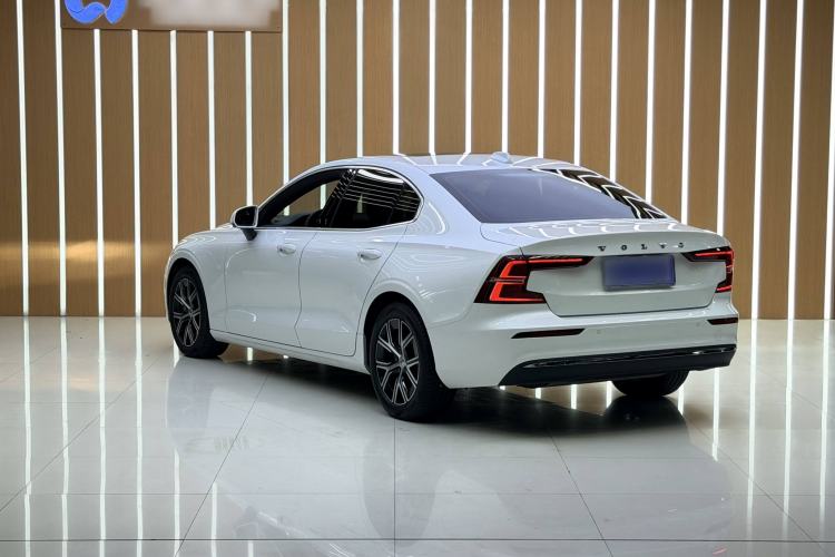 Used Volvo S60 2023 B4 Zhiyi Luxury Edition Exterior 2