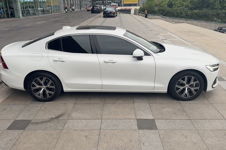 Used Volvo S60 2023 B4 Zhiyi Luxury Edition Exterior 2