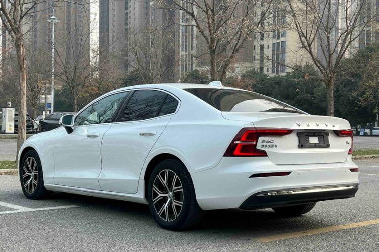 Used Volvo S60 2023 B4 Zhiyi Luxury Edition Exterior 3