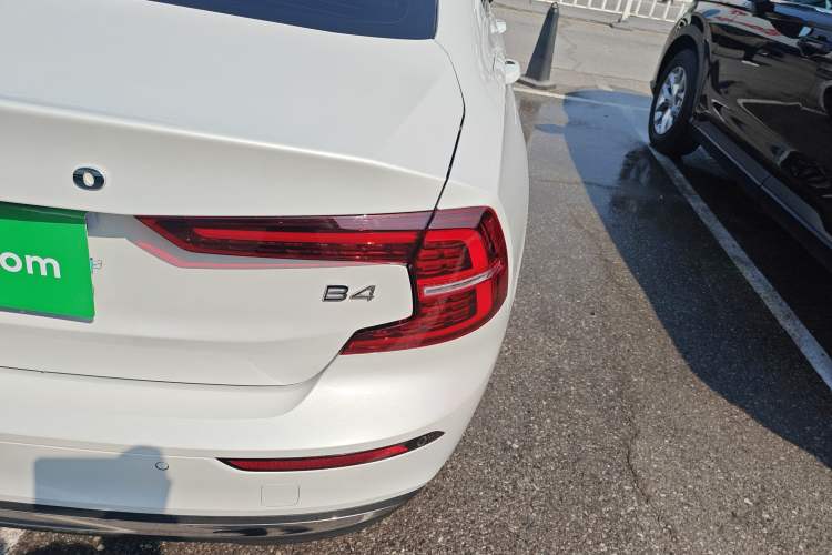 Used Volvo S60 2023 B4 Zhiyuan Luxury Edition Exterior 3