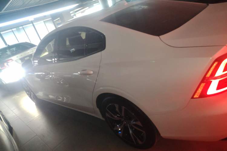 Used Volvo S60 2023 B4 Zhiyuan Sport Edition Exterior 3