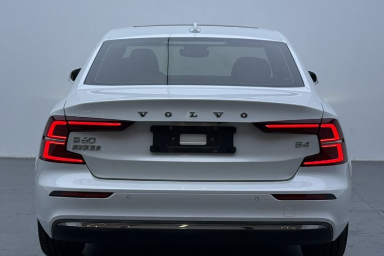 Used Volvo S60 2023 B4 Zhiyuan Luxury Edition Exterior 3
