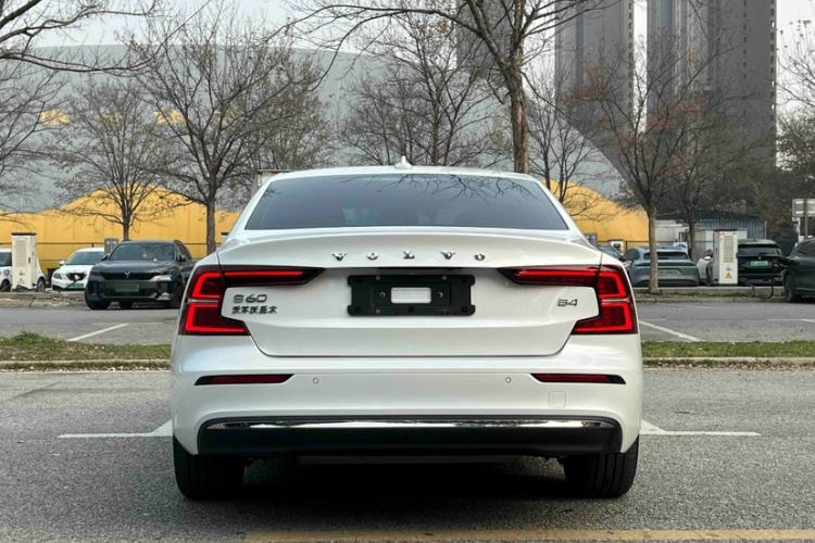 Used Volvo S60 2023 B4 Zhiyi Luxury Edition Exterior 4