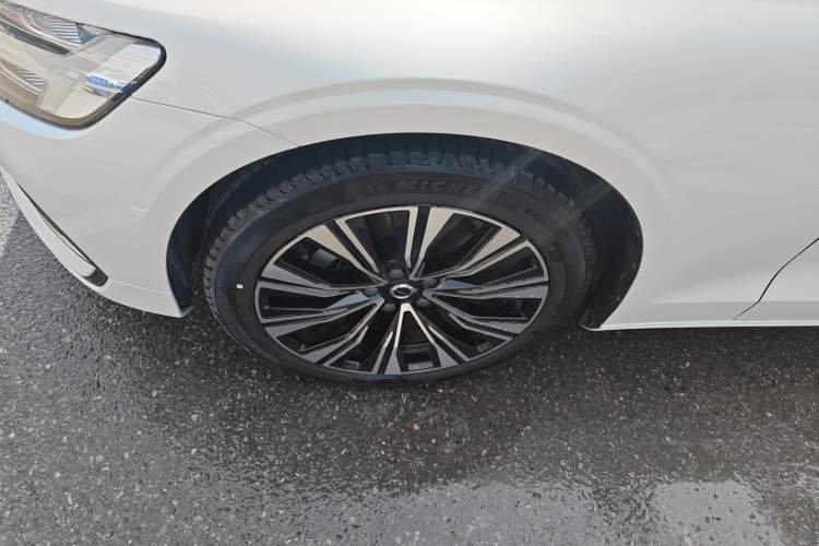 Used Volvo S60 2023 B4 Zhiyuan Luxury Edition Exterior 4