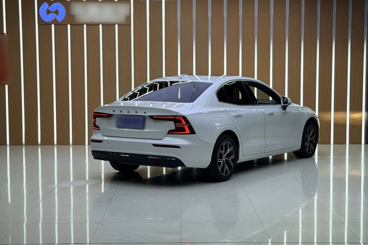 Used Volvo S60 2023 B4 Zhiyi Luxury Edition Exterior 4