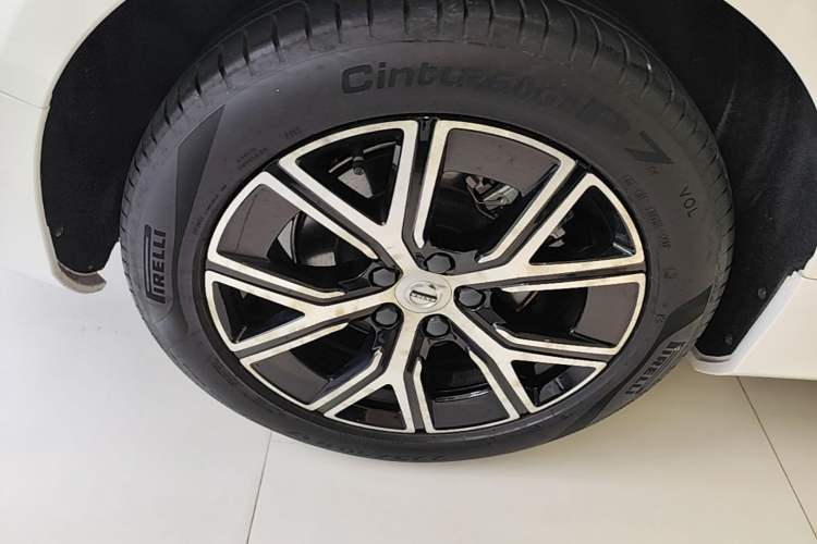 Used Volvo S60 2023 B4 Zhiyi Luxury Edition Exterior 5