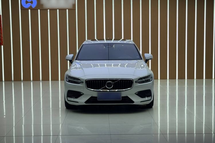 Used Volvo S60 2023 B4 Zhiyi Luxury Edition Exterior 7