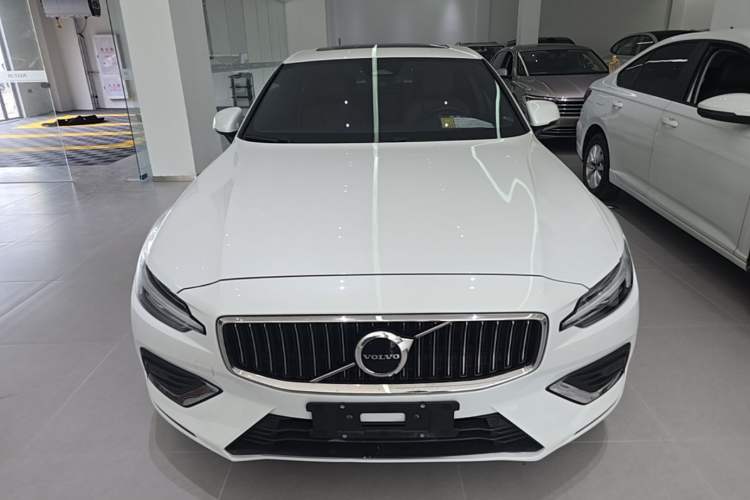 Used Volvo S60 2023 B4 Zhiyuan Luxury Edition Front