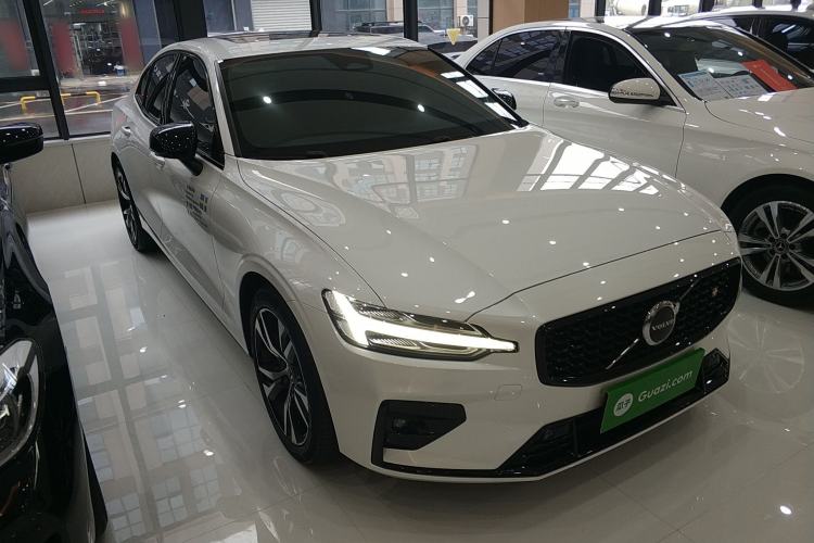 Used Volvo S60 2023 B5 Zhiya Sport Edition Front Right 45 Deg