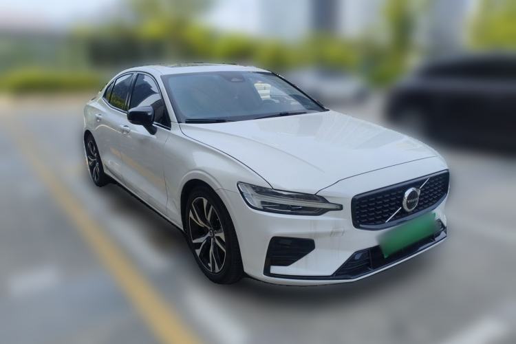 Used Volvo S60 2023 B4 Zhiyuan Sport Edition Front Right 45 Deg