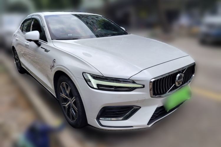 Used Volvo S60 2023 B4 Zhiyi Luxury Edition Front Right 45 Deg