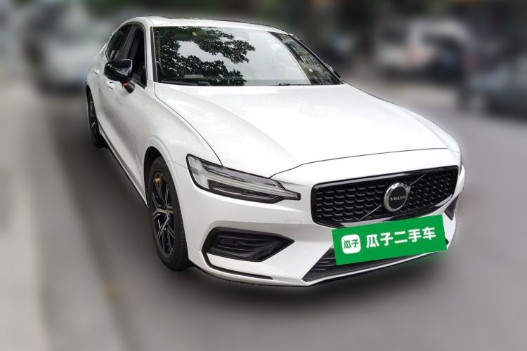 Used Volvo S60 2023 B4 Zhiyi Luxury Edition Front Right 45 Deg