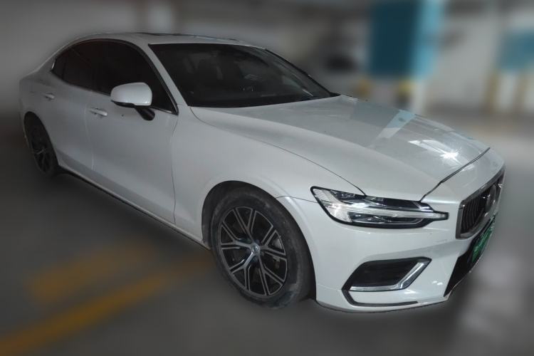 Used Volvo S60 2023 B4 Zhiyi Luxury Edition Front Right 45 Deg