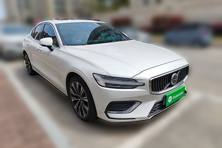 Used Volvo S60 2023 B4 Zhiyuan Luxury Edition Front Right 45 Deg