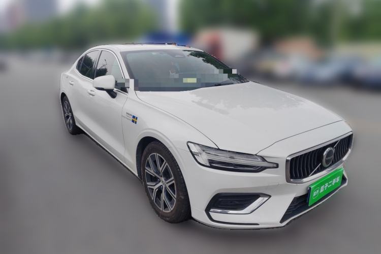 Used Volvo S60 2023 B4 Zhiyi Luxury Edition Front Right 45 Deg
