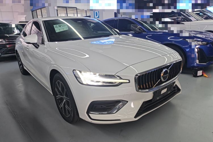 Used Volvo S60 2023 B4 Zhiyi Luxury Edition Front Right 45 Deg