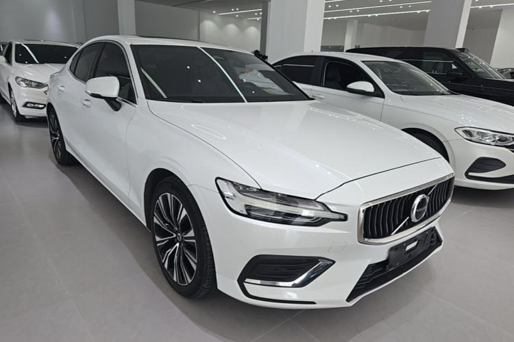 Used Volvo S60 2023 B4 Zhiyuan Luxury Edition Front Right 45 Deg