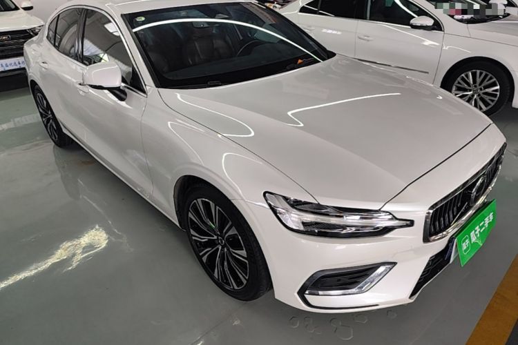 Used Volvo S60 2023 B4 Zhiyuan Luxury Edition Front Right 45 Deg