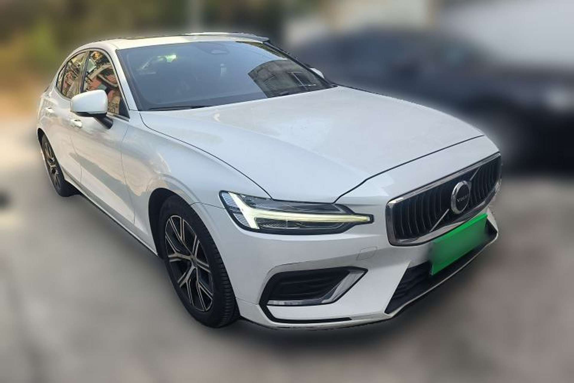 Used Volvo S60 2023 B4 Zhiyi Luxury Edition Front Right 45 Deg