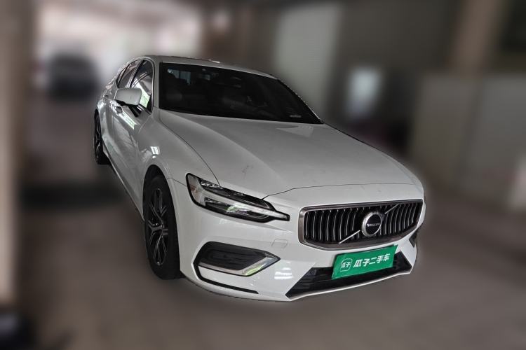 Used Volvo S60 2023 B4 Zhiyi Luxury Edition Front Right 45 Deg