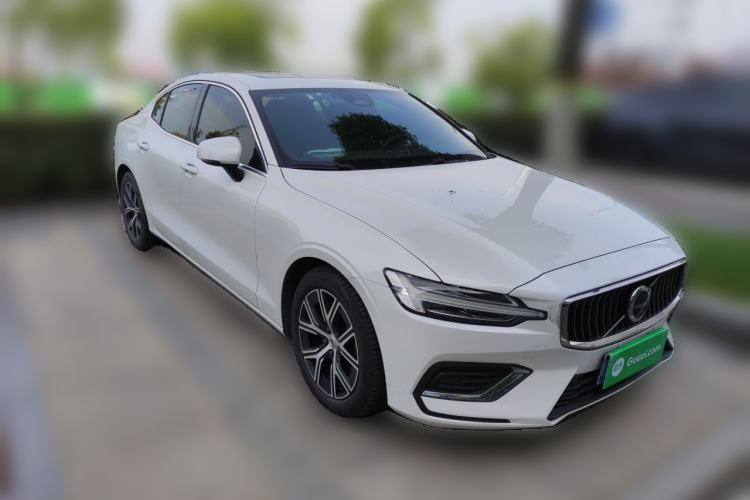 Used Volvo S60 2023 B4 Zhiyi Luxury Edition Front Right 45 Deg