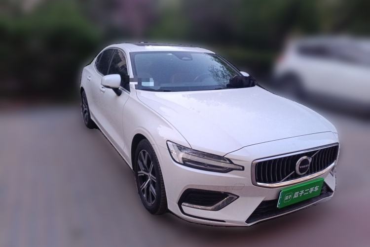 Used Volvo S60 2023 B4 Zhiyi Luxury Edition Front Right 45 Deg