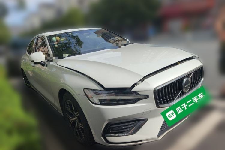 Used Volvo S60 2023 B4 Zhiyi Luxury Edition Front Right 45 Deg