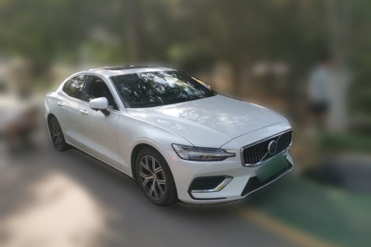 Used Volvo S60 2023 B4 Zhiyi Luxury Edition Front Right 45 Deg