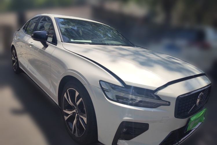 Used Volvo S60 2023 B5 Zhiya Sport Edition Front Right 45 Deg