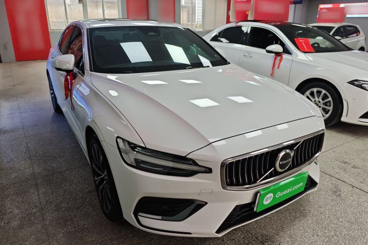 Used Volvo S60 2023 B4 Zhiyuan Luxury Edition Front Right 45 Deg
