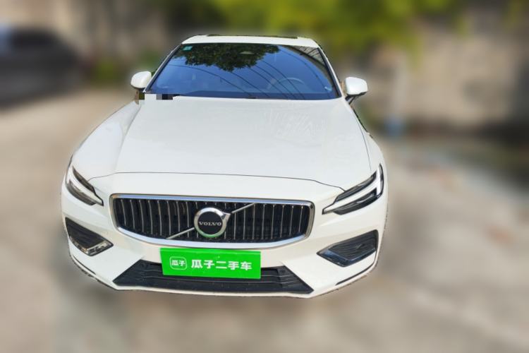 Used Volvo S60 2023 B4 Zhiyuan Luxury Edition Front