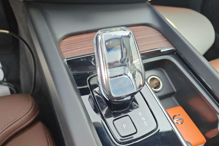 Used Volvo S60 2023 B4 Zhiyuan Luxury Edition Gear Lever