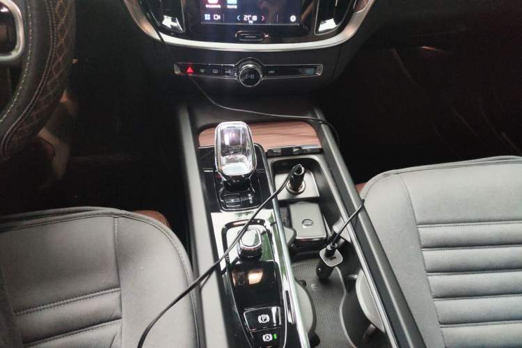 Used Volvo S60 2023 B4 Zhiyuan Luxury Edition Gear Lever