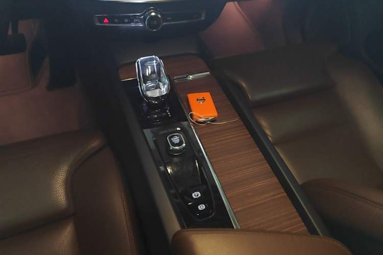 Used Volvo S60 2023 B4 Zhiyuan Luxury Edition Gear Lever