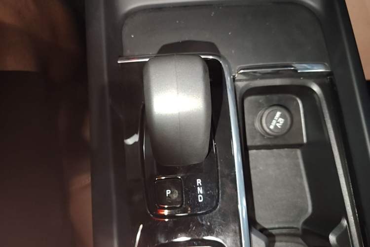 Used Volvo S60 2023 B4 Zhiyi Luxury Edition Gear Lever