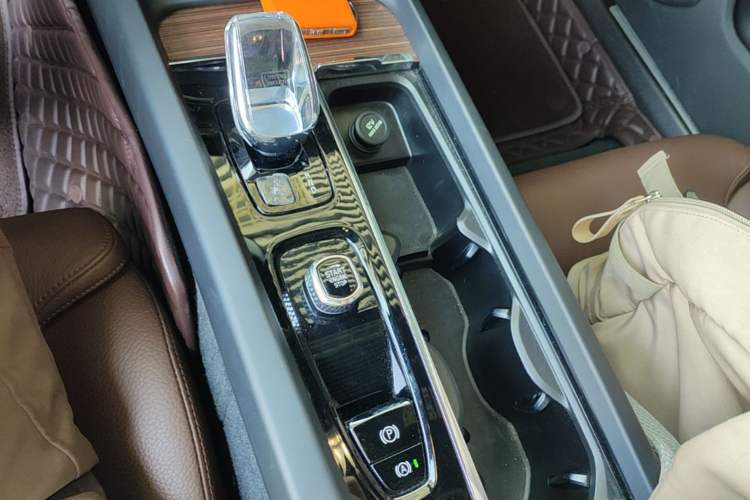 Used Volvo S60 2023 B4 Zhiyuan Luxury Edition Gear Lever