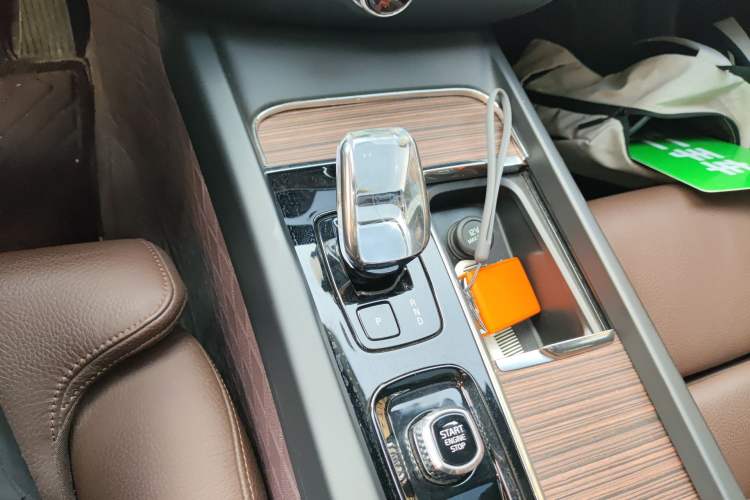 Used Volvo S60 2023 B4 Zhiyuan Luxury Edition Gear Lever