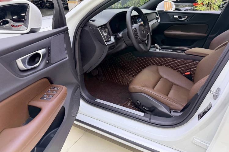 Used Volvo S60 2023 B4 Zhiyi Luxury Edition Interior 4