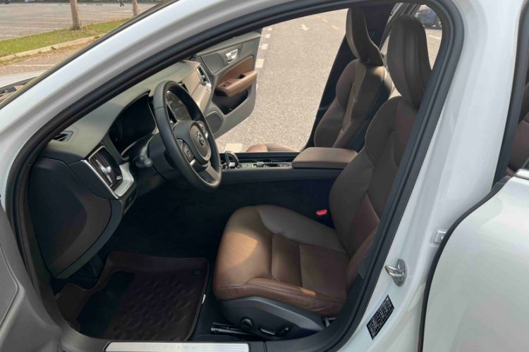 Used Volvo S60 2023 B4 Zhiyi Luxury Edition Interior 5