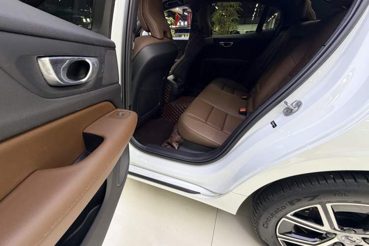 Used Volvo S60 2023 B4 Zhiyi Luxury Edition Interior 5