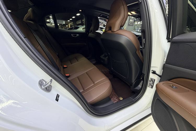 Used Volvo S60 2023 B4 Zhiyi Luxury Edition Interior 9