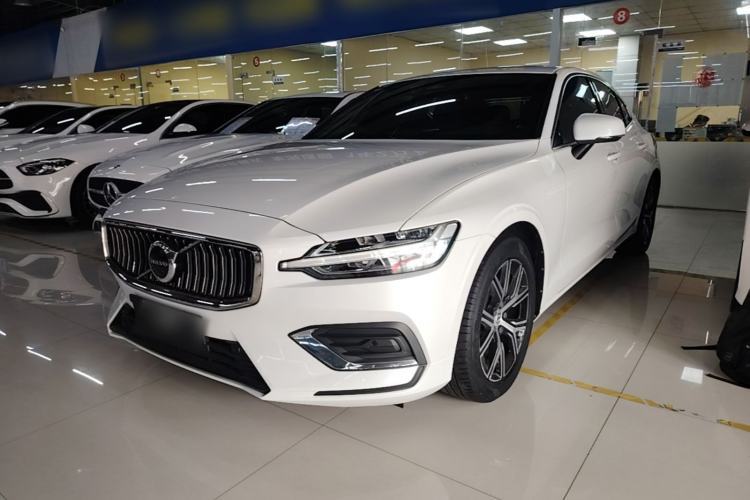Used Volvo S60 2023 B4 Zhiyi Luxury Edition Guazi used car, China used car export, Used car for sale, Used cars, Cheapest cars for sale