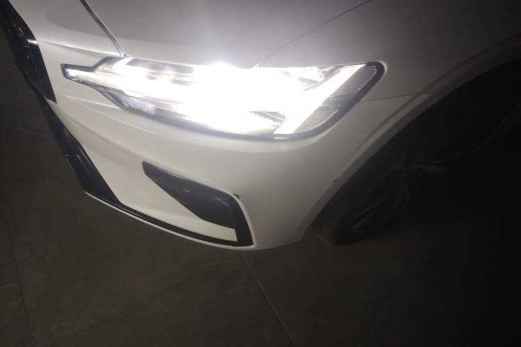 Used Volvo S60 2023 B4 Zhiyuan Sport Edition Left Front Headlight
