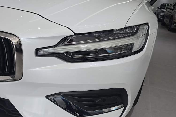 Used Volvo S60 2023 B4 Zhiyuan Luxury Edition Left Front Headlight