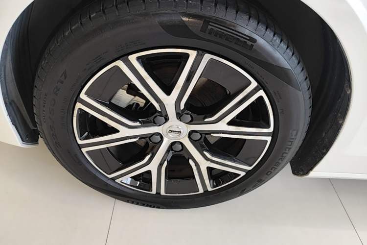 Used Volvo S60 2023 B4 Zhiyi Luxury Edition Left Front Wheel Hub
