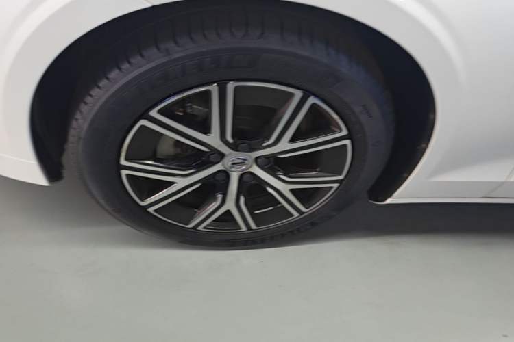 Used Volvo S60 2023 B4 Zhiyi Luxury Edition Left Front Wheel Hub