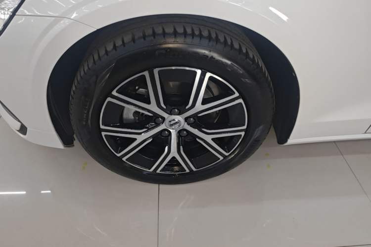 Used Volvo S60 2023 B4 Zhiyi Luxury Edition Left Front Wheel Hub