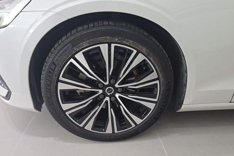 Used Volvo S60 2023 B4 Zhiyuan Luxury Edition Left Front Wheel Hub