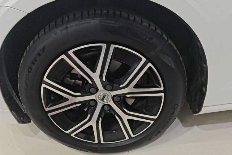 Used Volvo S60 2023 B4 Zhiyi Luxury Edition Left Front Wheel Hub