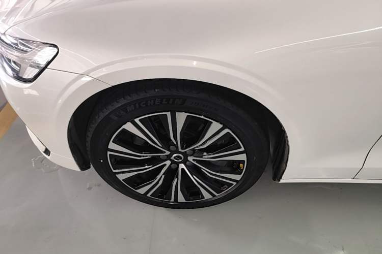 Used Volvo S60 2023 B4 Zhiyuan Luxury Edition Left Front Wheel Hub